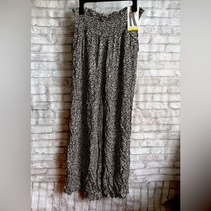 Boho wide-legged pants.